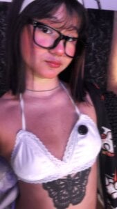 Ivi_AikoTiny body… very naughty thoughts 😈图片 2