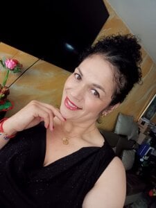 Aliciia_cute1 Enjoying the day a little because Christmas is almost there I wait for my gift Pic