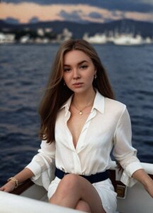 Angelina_REU Public Billede 4