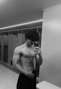 Cry_7 Un poco de músculos Pic