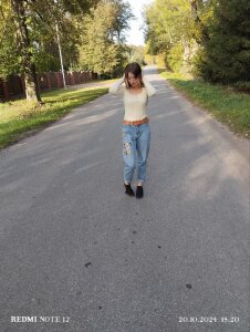 Olivia_Kis Public Pic 3