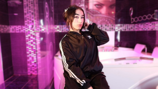 Small_Hot19 L U X U R Y Hình 3