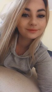Cherrymuffin Cam Model Profile | Stripchat