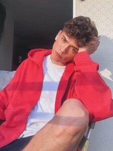 stev_austin_Red is my color♥️ Bild 2
