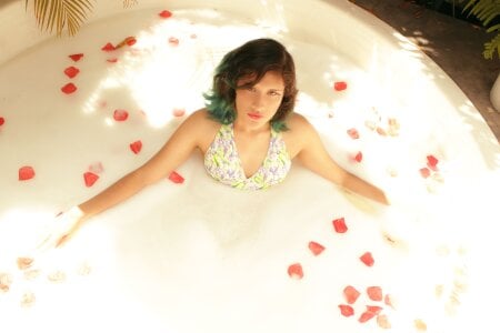 Kaira_moon Jacuzzi vibes ✨ Poză