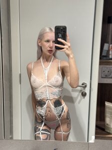 RanyThomson 🖤 Pic 2