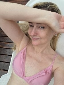 1Sweetnina One hot summer day in the city Kuva