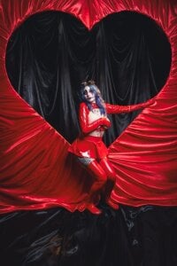 Kimlennox_ Tonight, your devil celebrates Valentine’s Day with you 😈🖤  4. fénykép