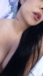 brianaGuzmanのGood vampire girl 😈の 3枚の写真