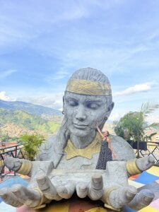 MichelleDiaz_Pink Taking a vacation in my family's town 💛💙❤️ Foto 6