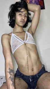 Naicollsxxx A little with clothes 🤫 Pic 2