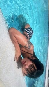 sweet_Samx On the beach Gambar