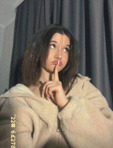 RenaLagoa What's the secret code to your DMs? 🤐😏 Pic 2