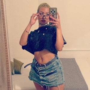 sussy_lonndun kissme Pic