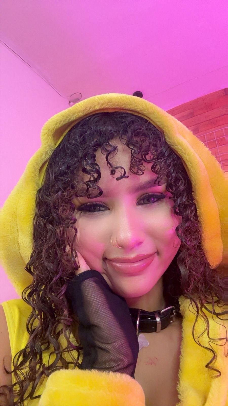 🤤My body, feet, eyes and lips🥵 de Emily_brown04  2 Imagens