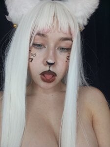 HopeKou Playful kitty Pic 3