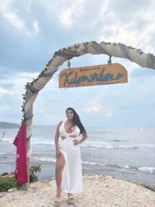 liz_monserrat_1 a day at the beach Pic 2