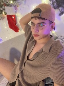 Some photos with a cap🧢 de Young_Ben  3 Imagens