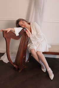 AriaEvenのthe camera loves me - and i love itの 2枚の写真