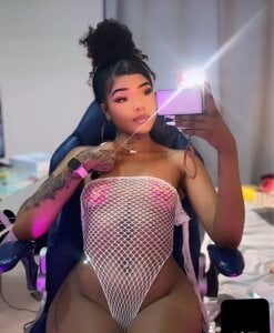 Micaela_valkova: Public ( 5 фото)