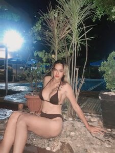 Irresistible_Athena Public  7. fénykép