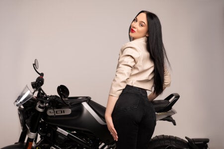 AlessiaVoss Riding the bike Pic 5