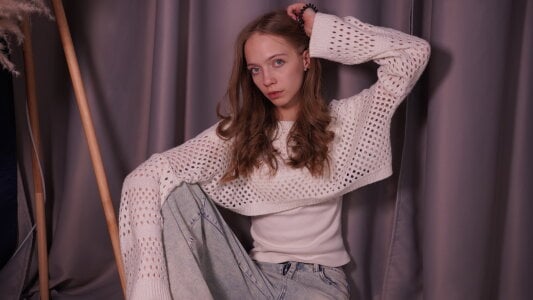 AnneKais Funny dance Pic