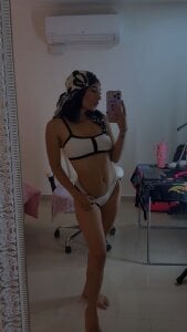 Scarlett_12 Is white my color? Pic 4