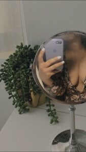 Loveequinn 🖤 Caught myself staring 😌 Pic