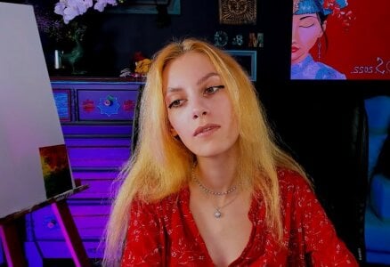 Laura_Gomorrah IN A RED DRESS Pic 4