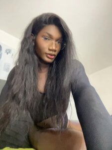 Black_shai01 Public slika