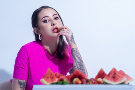 SarahCastro1_ Would you try the watermelon on my body? 🍉✨ 圖片 2