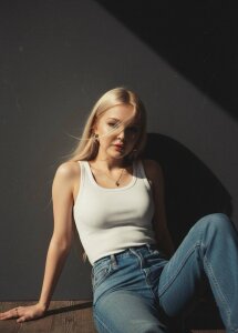 ElsaDivine Stay in My Glow ✨ Pic