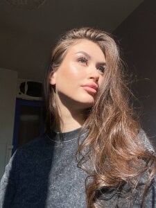 KiraBodrick Public Pic 2