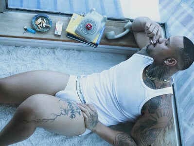 zaiin_diesel smoking this beautiful view 🕷️ Pic 4