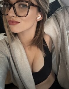 Chloetouteseule: Public ( 2 фото)