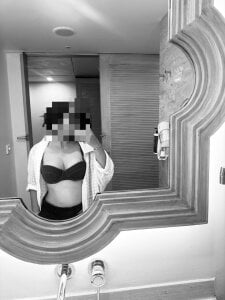 nakedesi Saggy Boobs Pic