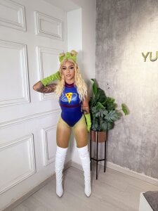 pretty_pettite do you think you can save me?🍕💚🌀 Pic