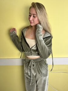 WandaHendry Public Pic