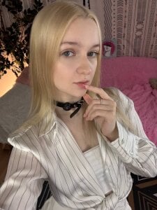 IsabelleMoutoux A little angle of Rina Pic 4