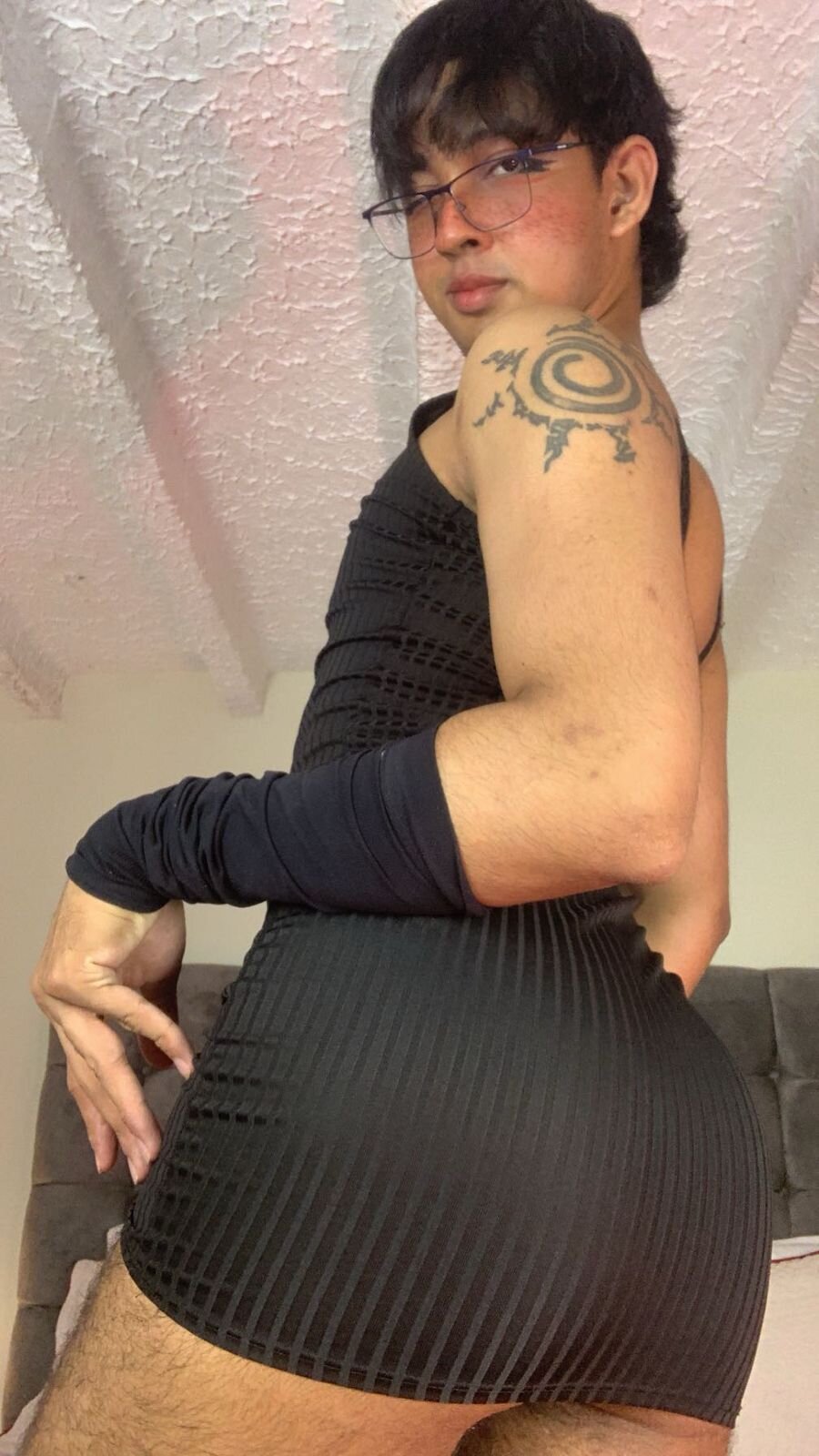 Dark_hairy_ Foto en Tendencia 2924