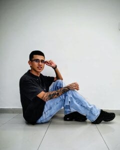 asher_lux: casuales ( 2 фото)