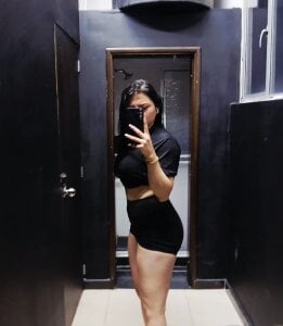 VIOLETA_PARKKER Welcome to my room 👋 Gambar 3