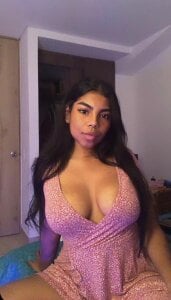 Dakota_ferreti_ Sexy latín girl  2টি ছবি