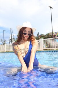 ElaMorris pool day 💦🌿 Pic 3