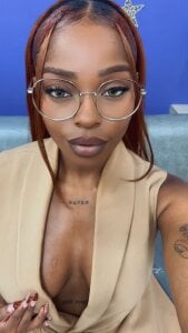 ShantalGomes Do you need a sexy secretary 🤓 ? Foto