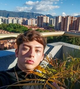 Boyfriend-Hot Public Pic 4