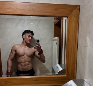 TaylerCross_: Selfies ( 4 фото)