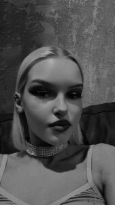 AshleyMur Public Pic 5