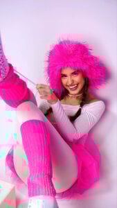 ArianaAllens 🎄🩷 Pic 2